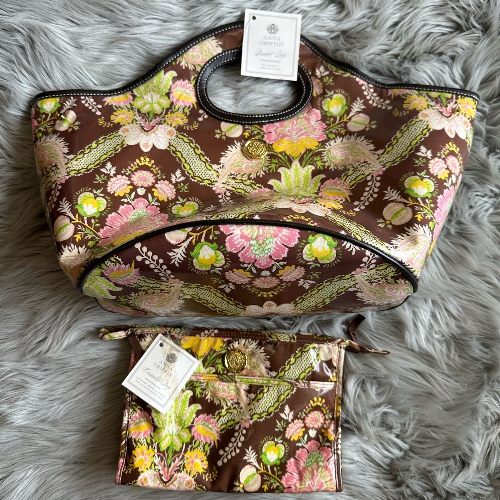 NEW WITH TAGS Anna Griffin’ Bucket Tote and Cosmetic Bag